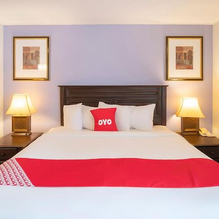 Oyo Townhouse Houston Airport North 호텔 외부 사진