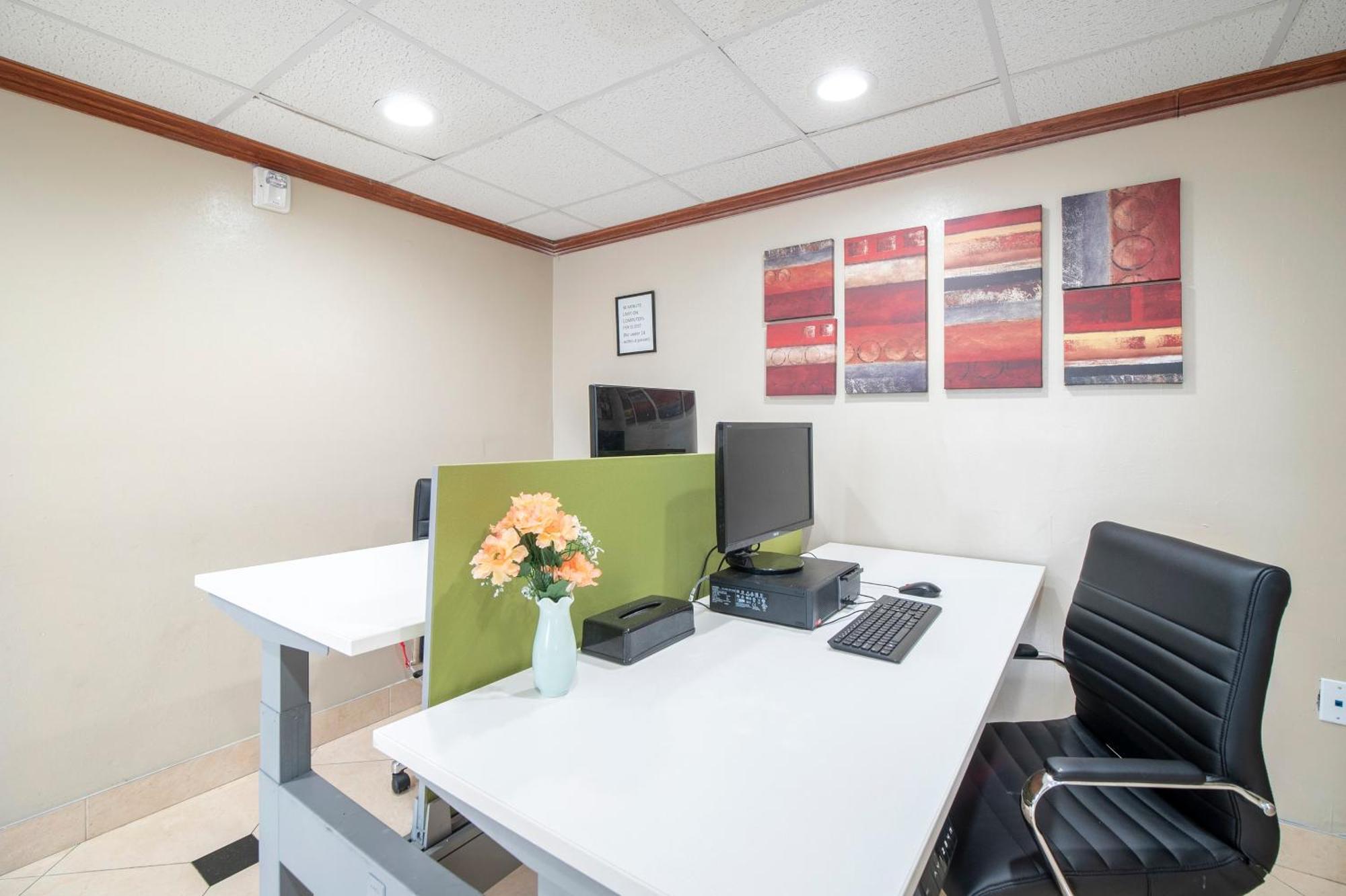 Oyo Townhouse Houston Airport North 호텔 외부 사진