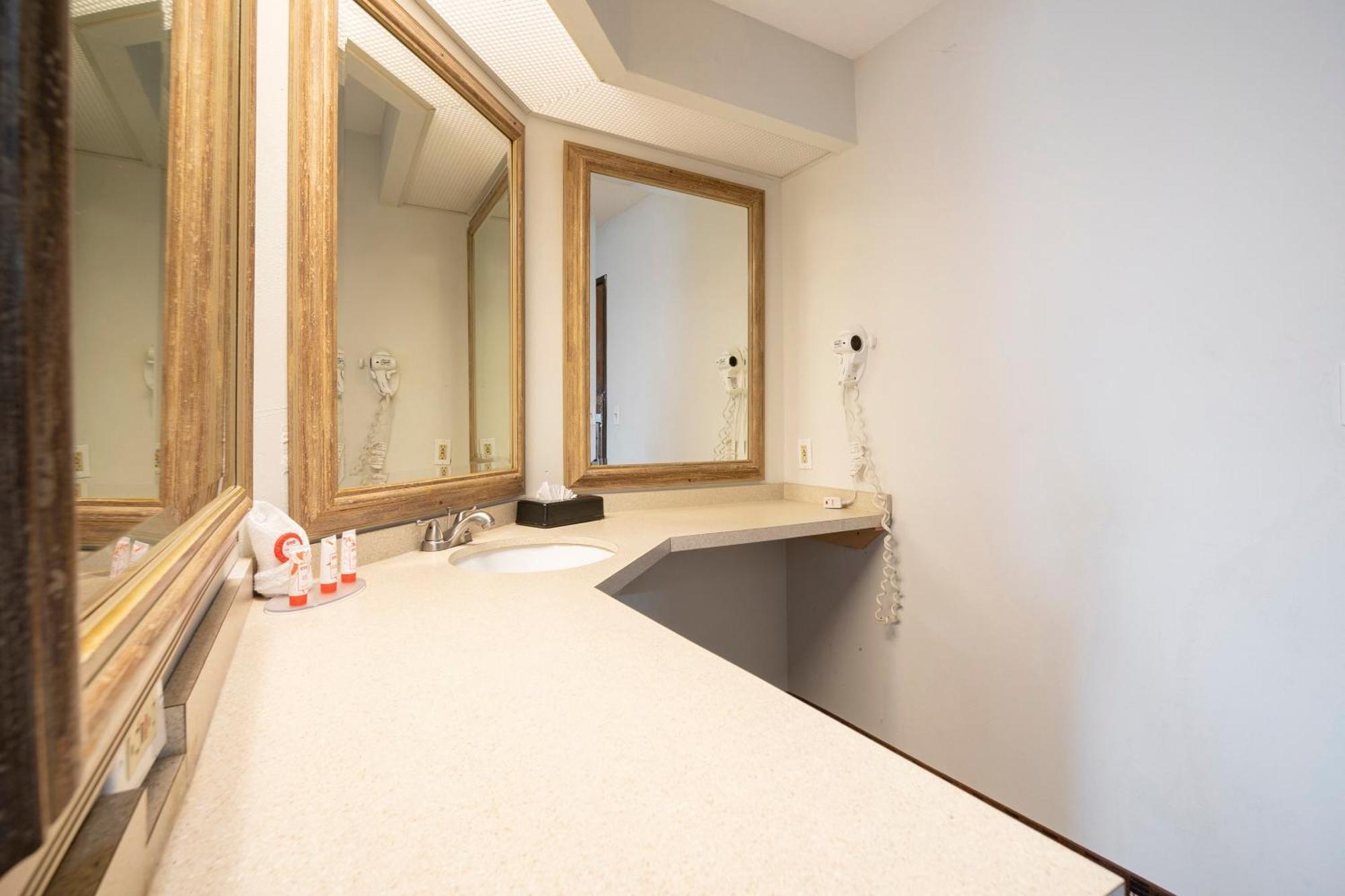 Oyo Townhouse Houston Airport North 호텔 외부 사진