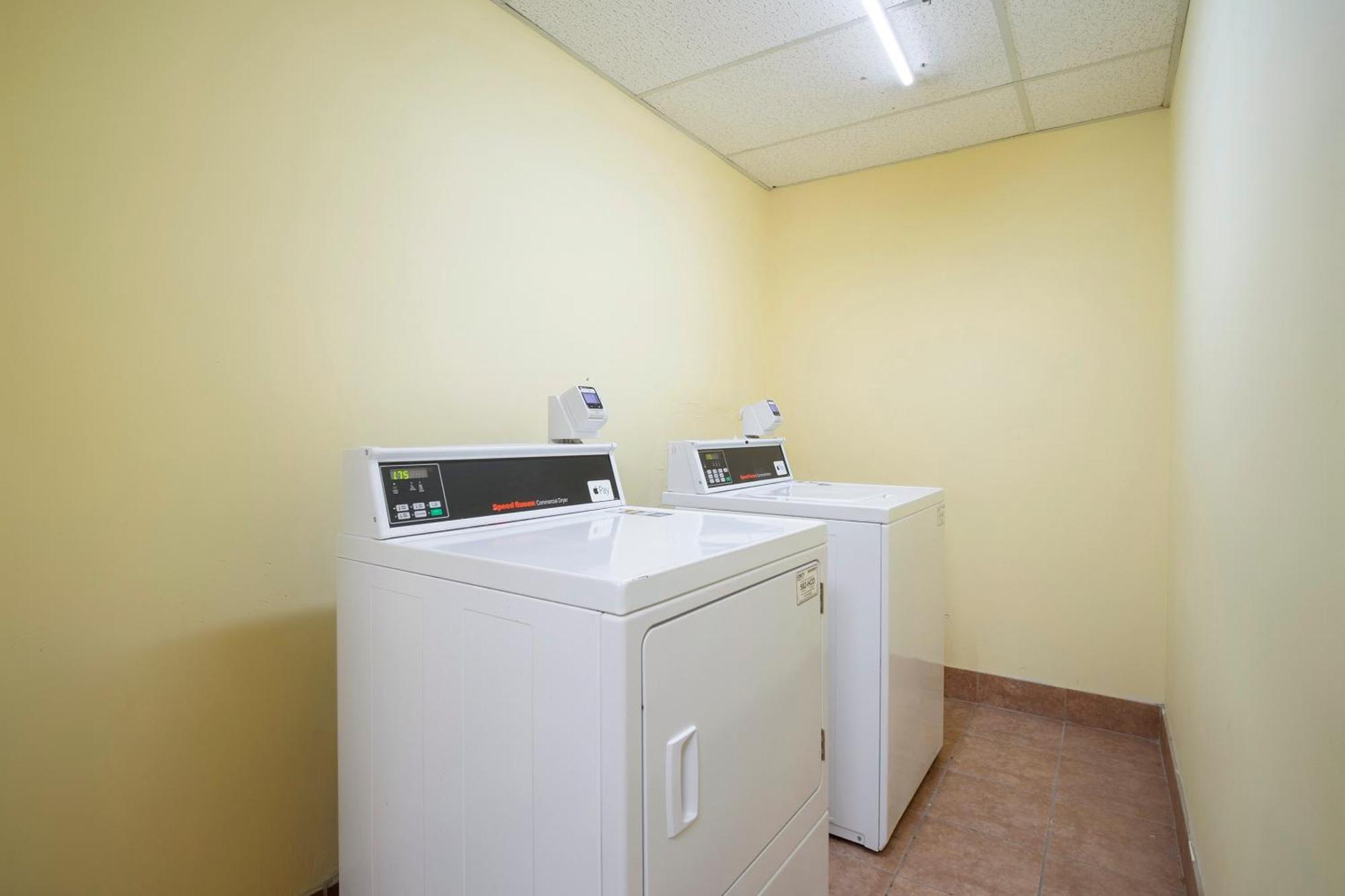 Oyo Townhouse Houston Airport North 호텔 외부 사진