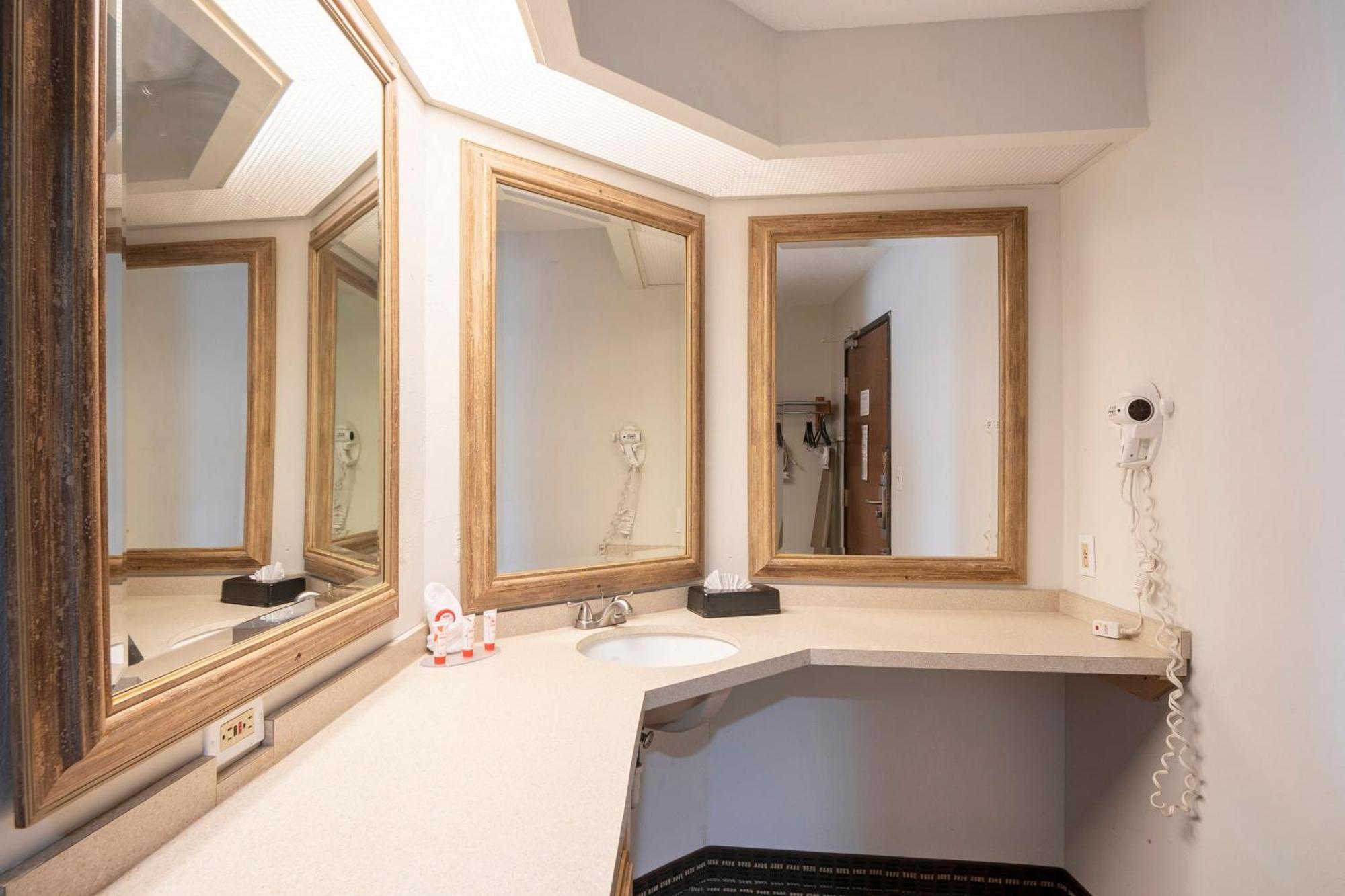Oyo Townhouse Houston Airport North 호텔 외부 사진