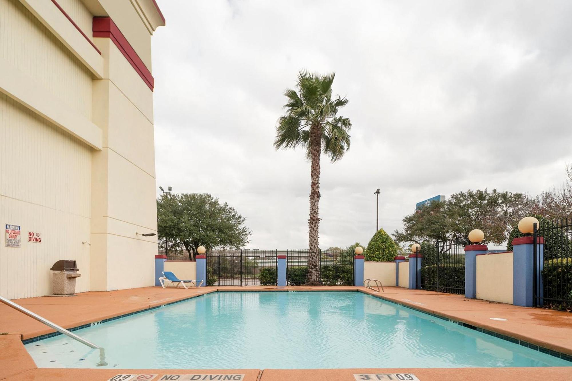 Oyo Townhouse Houston Airport North 호텔 외부 사진